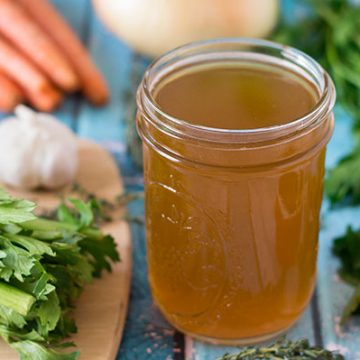 Homemade Chicken Stock | omgfood.com