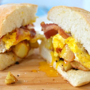 The Boott Mill Breakfast Sandwich - A copycat recipe of the best breakfast sandwich from Arthur's Diner. | omgfood.com