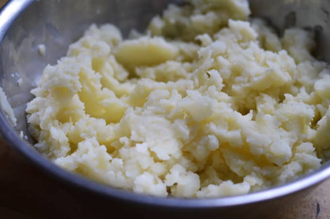Mashed potato in a bowl.
