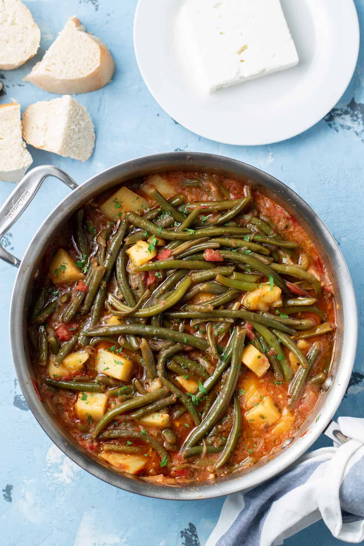 Fasolakia Yiahni (Greek Braised Green Beans) | OMGfood